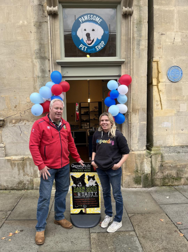 Nic and owner of Pawsome Pet Shop outside the pet shop.